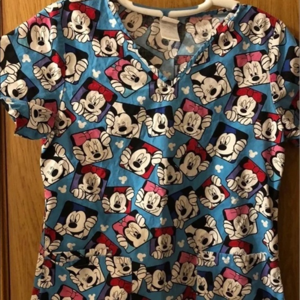 Mickey Disney‎ Scrub Top Women’s Size XS Mickey Minnie Mouse